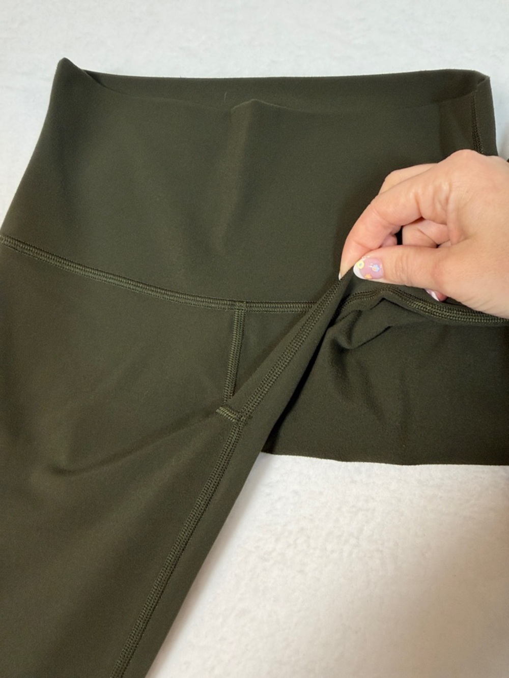 Women’s Lululemon Olive Green Align Leggings size 4 - 28 inch inseam - Picture 5 of 9